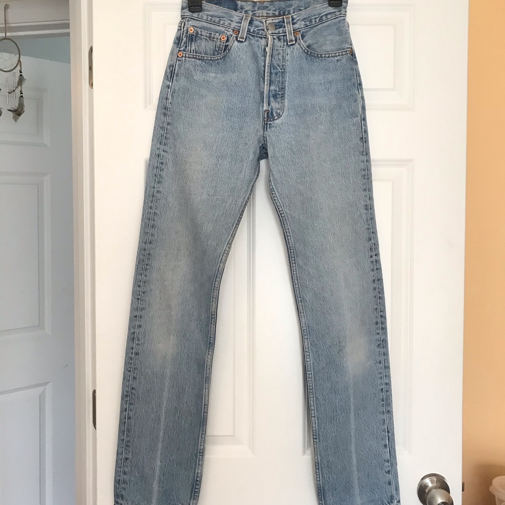 Levi’s mom jeans